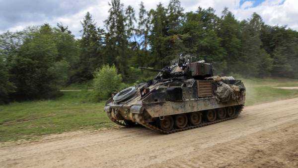 EE.UU. y Alemania aumentan apoyo a Ucrania con envío de vehículos blindadosdfd