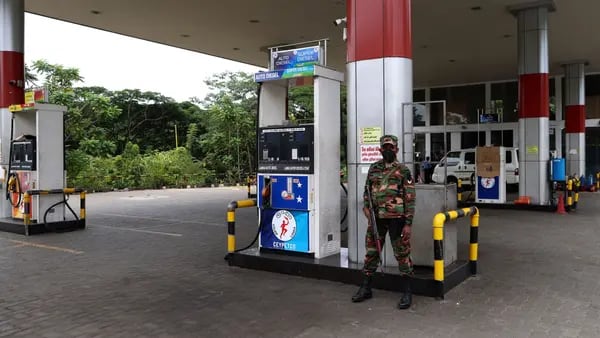 Sri Lanka queda virtualmente paralizada al suspenderse suministro de combustibledfd