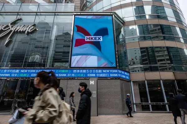 Un teletipo electrónico en el Exchange Square Complex, que alberga la Bolsa de Hong Kong, en Hong Kong, China, el martes 23 de enero de 2024.