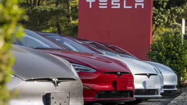 Tesla Shares Boost U.S. Markets; Mexico Posts LatAm’s Only Gainsdfd