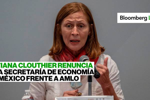 Tatiana Clouthier renuncia a la Secretaría de Economía de México frente a AMLOdfd