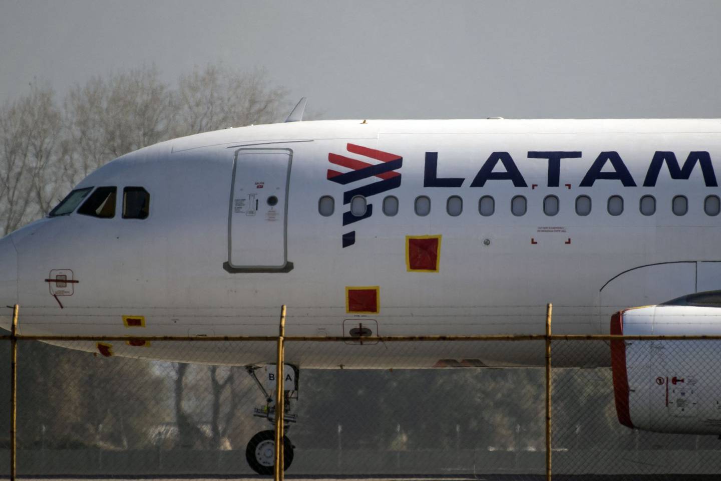 La aerolínea ofreció soluciones y reprogramación de itinerarios a los pasajeros afectados en Lima.dfd