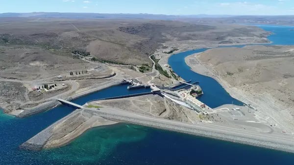 Represa Alicurá: con una generación media anual de 2.360 GWh, operada por AES Argentina