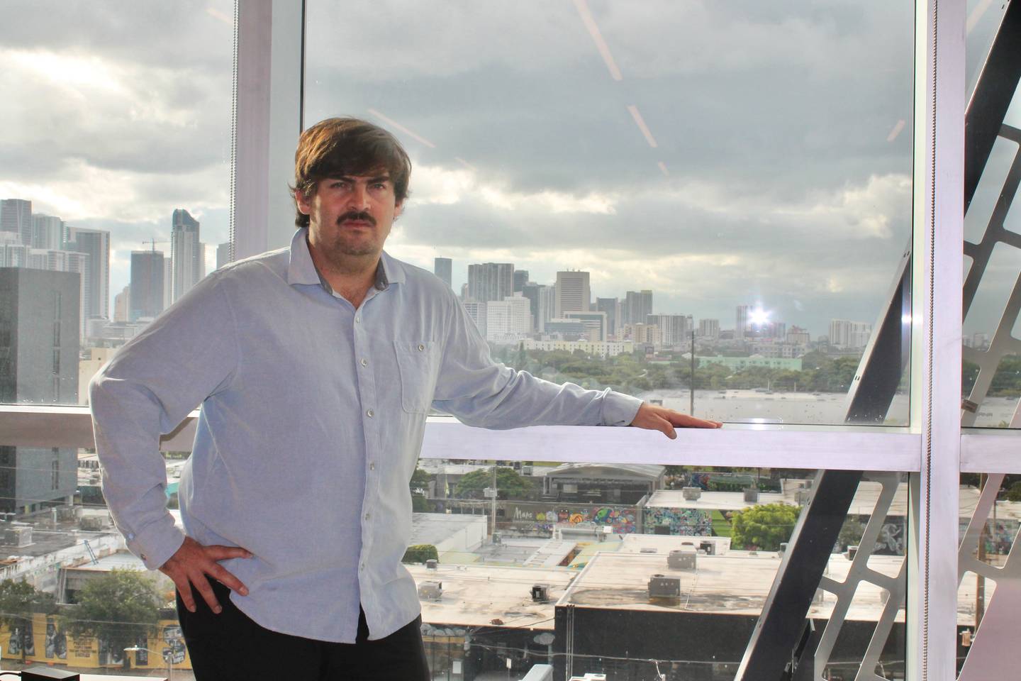 Nicolás Durán, co-fundador e CEO da Cotalker, em seus escritórios em Wynwood, Miami.