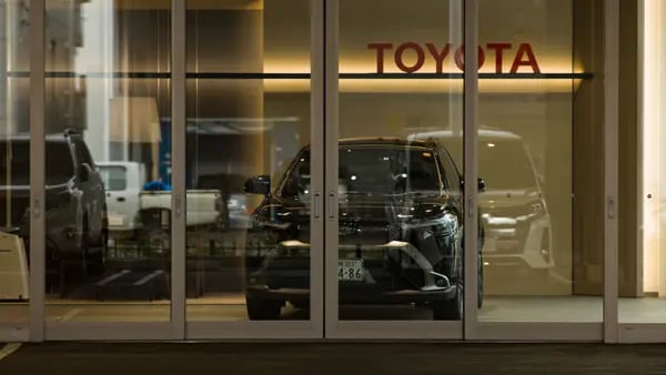 Toyota y Ford se quedan sin cubiertas y frenan producción de vehículos en Argentina dfd