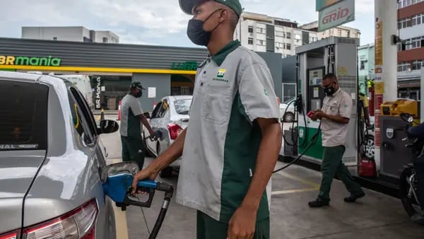 Bolsonaro’s Third Petrobras CEO Pires Eases Fuel-Subsidy Fearsdfd