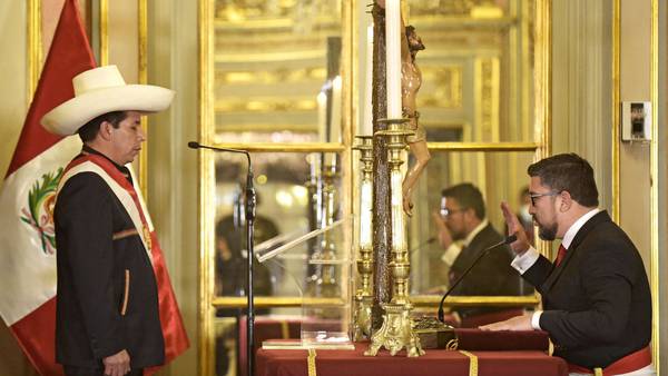 Pedro Castillo, presidente de Perú, ya enfrenta seis investigaciones judicialesdfd