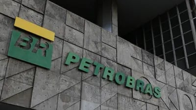 Ação preferencial da Petrobras, a mais negociada da estatal, rompe barreira psicológica dos R$ 30