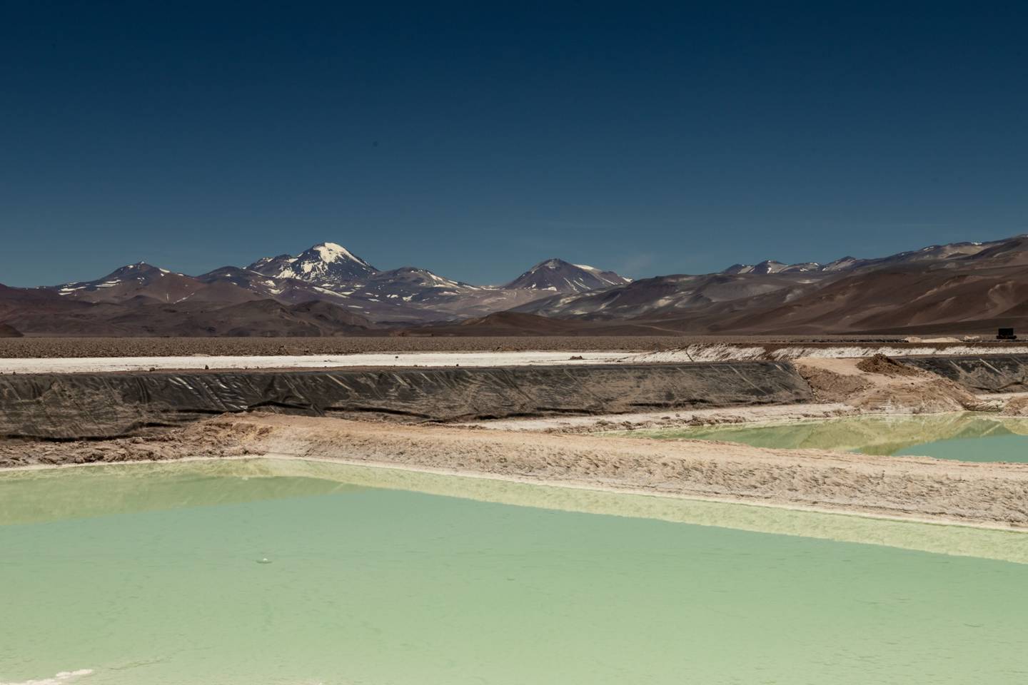 Piscinas de evaporación de salmuera en el proyecto minero de litio cerca de Fiambalá, provincia de Catamarca, Argentina. Fotógrafa: Anita Pouchard Serra/Bloomberg