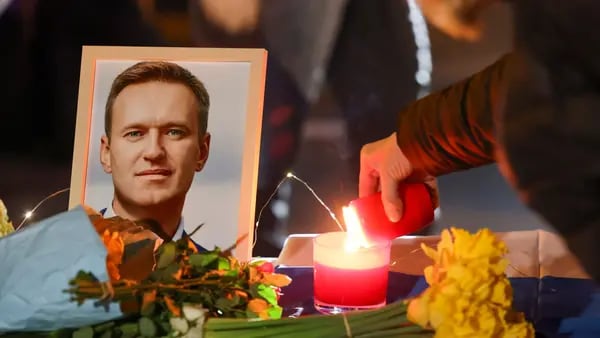 Navalny murió antes de ser liberado en canje de prisioneros, según aliada del opositordfd