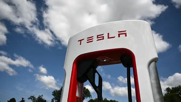 Altos ejecutivos de Tesla se marchan en medio de un recorte global de empleosdfd