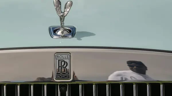 Rolls-Royce planeja cortar 2.500 empregos em uma campanha do CEO por eficiênciadfd