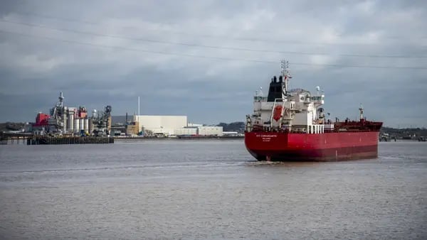 Navios com 3,2 milhões de barris de diesel da Rússia se aglomeram na costa brasileiradfd