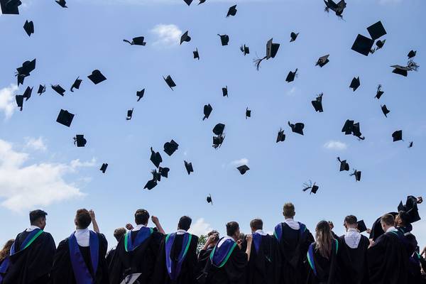 Sueldos de recién graduados en Reino Unido y EE.UU., al descubierto en TikTokdfd