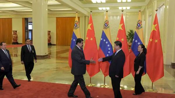 Xi Jinping anuncia asociación estratégica con Venezuela tras encuentro con Madurodfd