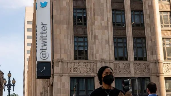 Demandan a Twitter por efectuar despidos masivos sin suficiente aviso previodfd