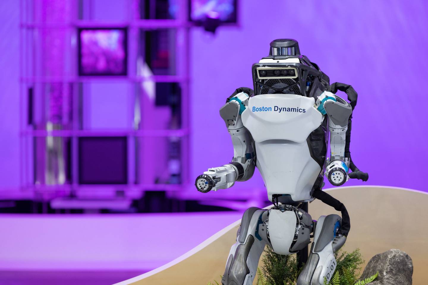 Un robot humanoide de Boston Dynamics Inc. en una exhibición durante el Salón de la Movilidad de Seúl en Goyang, Corea del Sur, el jueves 25 de noviembre de 2021.