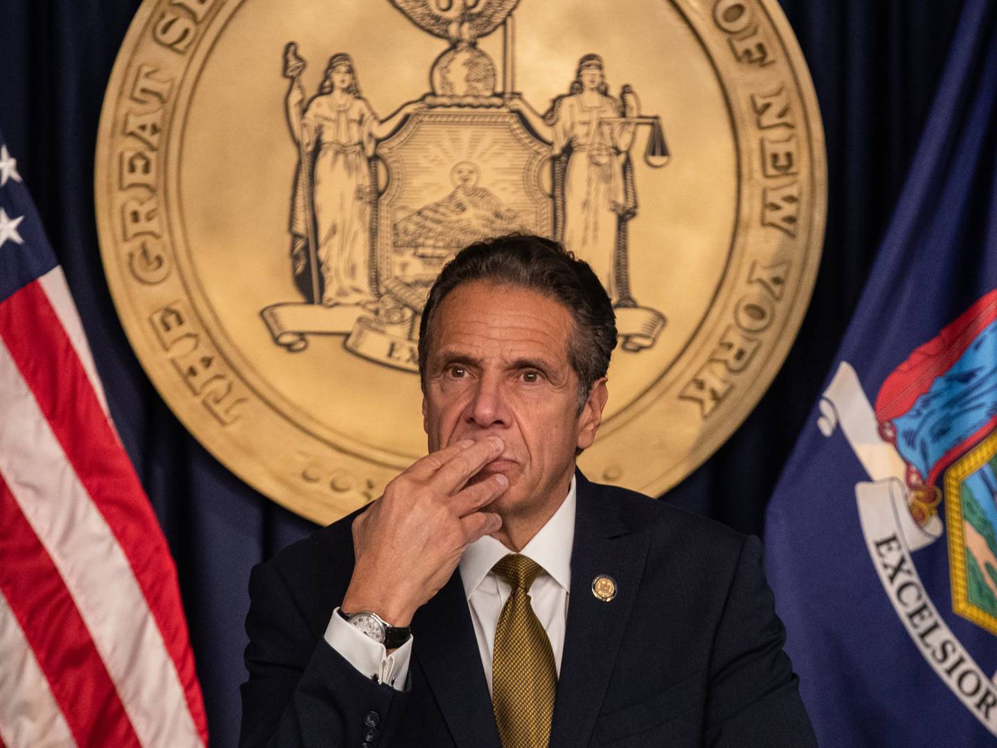 Nenhum aliado defendeu o governador de Nova York publicamente quanto às acusações