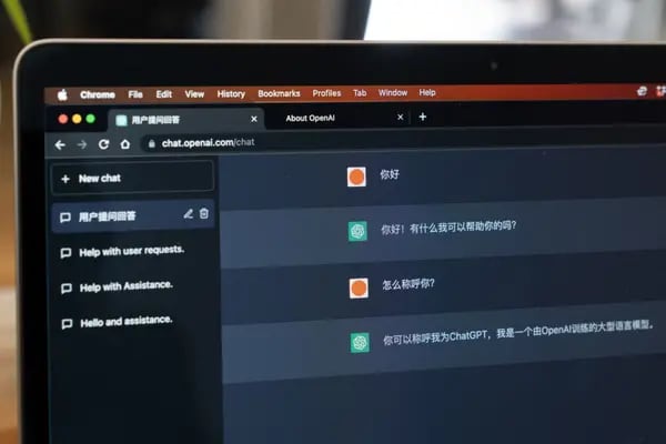 Una conversación con ChatGPT de OpenAI en chino simplificado organizada en un ordenador portátil en Pekín, China, el viernes 24 de febrero de 2023.