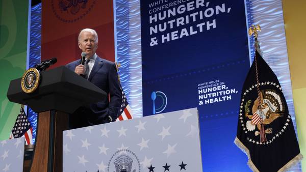 Presidente Biden llama en una conferencia a una congresista que había fallecidodfd