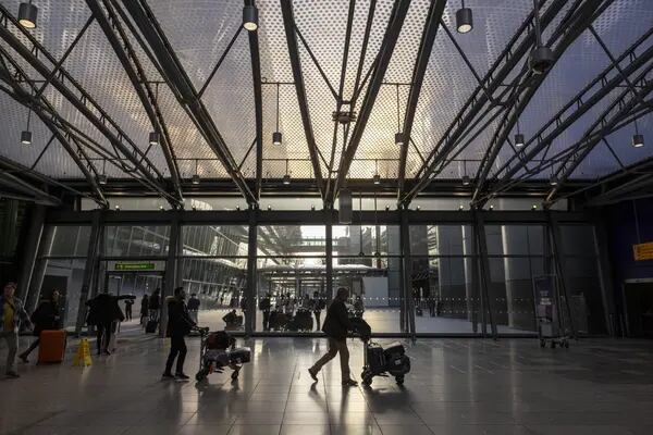Passageiros no Terminal 5, em Heathrow
