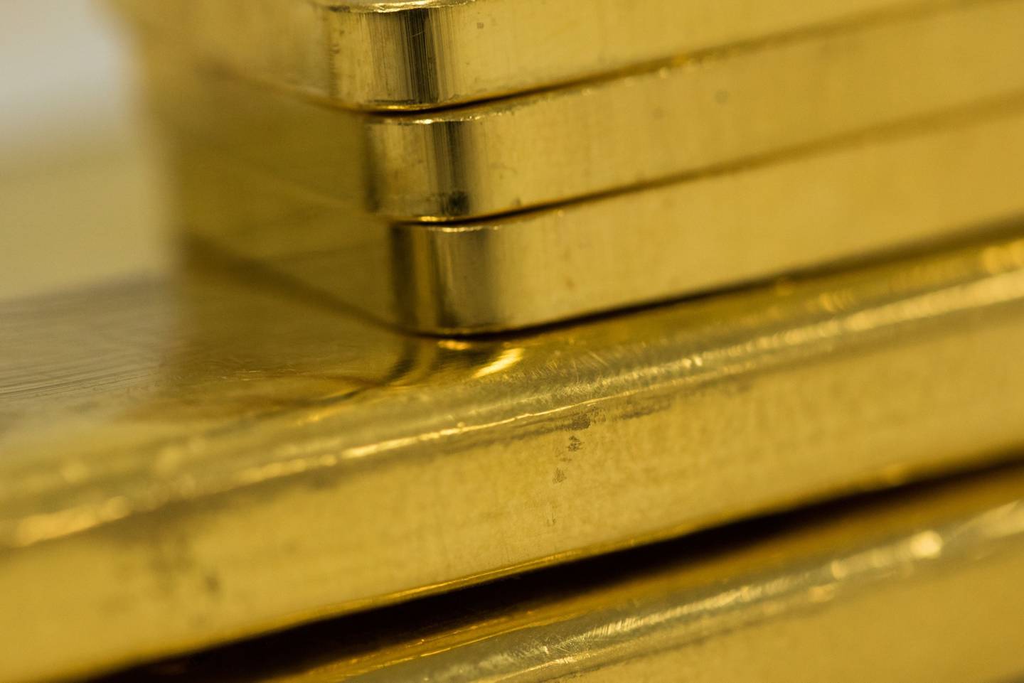 Una selección de lingotes de oro de varios pesos se encuentra en los distribuidores de lingotes de Gold Investments Ltd. en esta fotografía arreglada en Londres, Reino Unido, el miércoles 29 de julio de 2020.