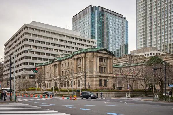 Sede do Bank of Japan (BOJ) em Tóquio: reunião do banco central é aguardada por investidores nesta terça (Foto: Shoko Takayasu/Bloomberg)