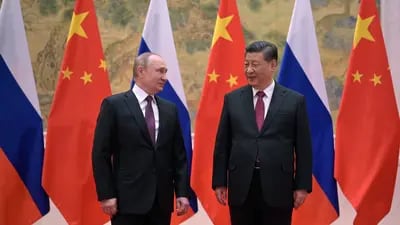El presidente ruso Vladimir Putin y el presidente chino Xi Jinping posan durante su reunión en Pekín, el 4 de febrero de 2022. Fotógrafo: Alexei Druzhinin/Sputnik/AFP/Getty Images