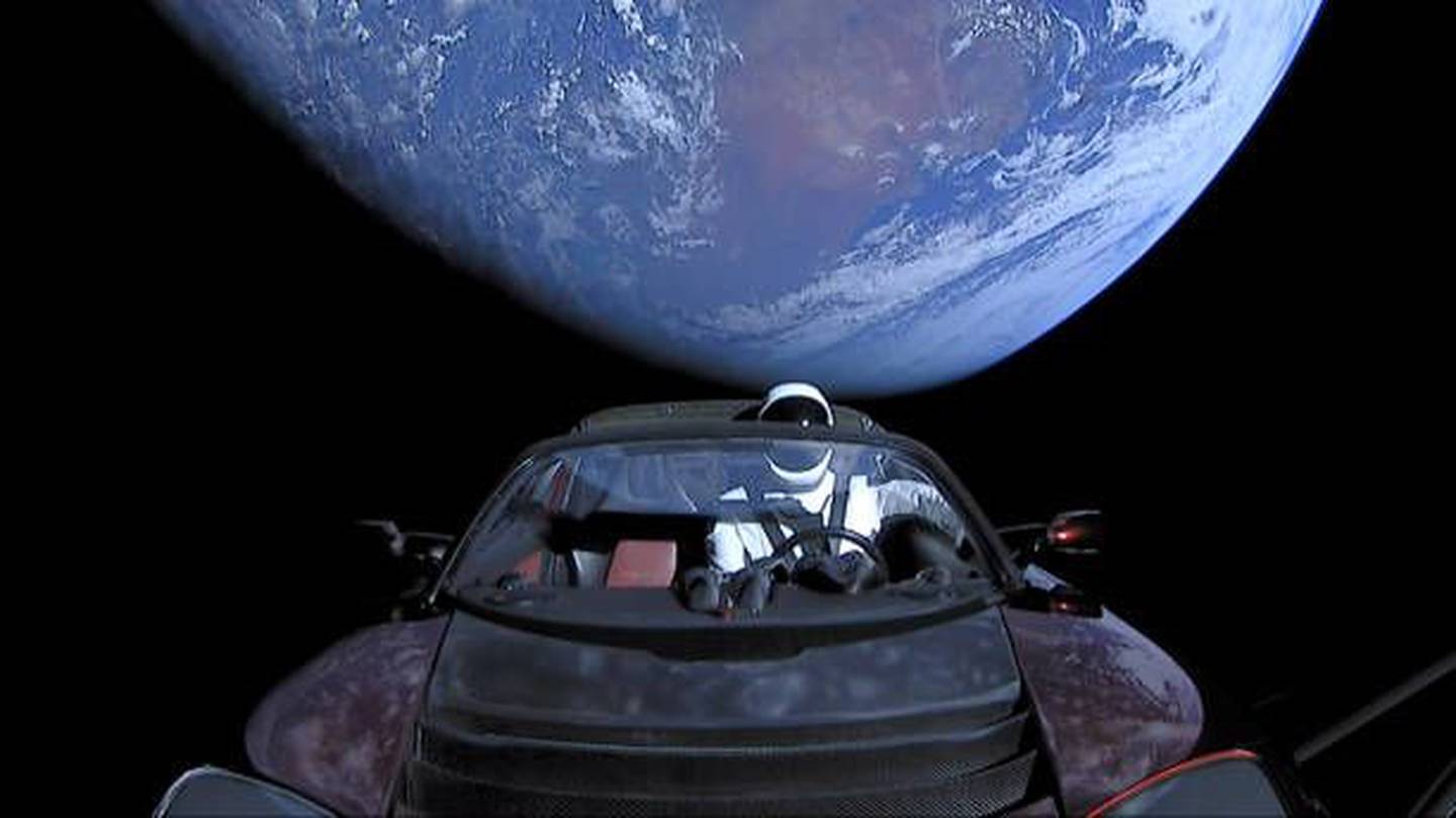 Un Tesla Roadster en el espaciodfd