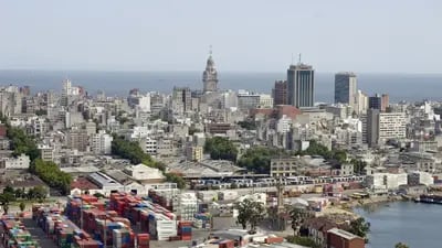 La zona portuaria y la Ciudad Vieja de Montevideo, una de las áreas de negocios más relevantes de la ciudad. Marcos Issa/Bloomberg News