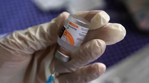 Sinovac construirá fábrica de vacunas en Ecuadordfd