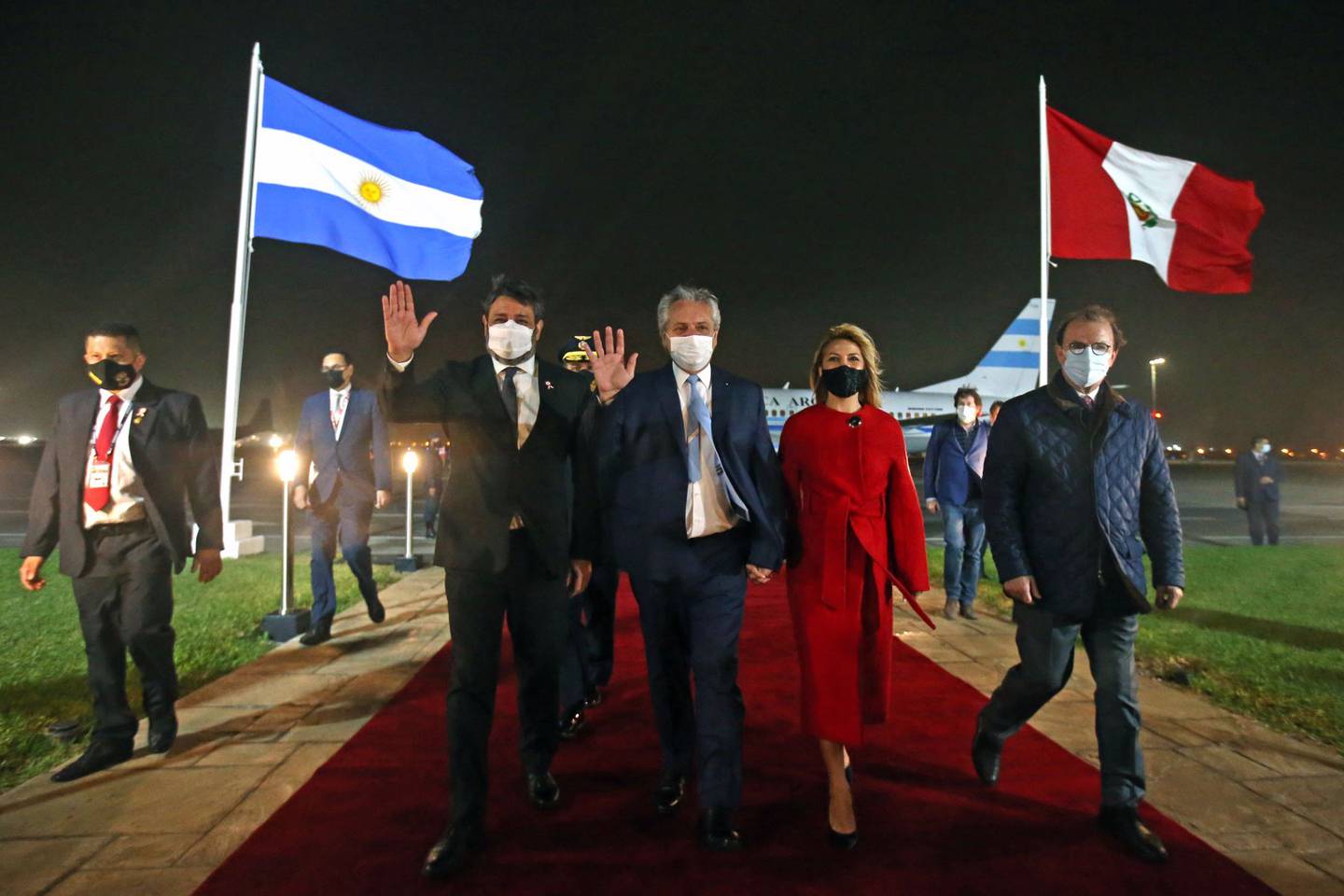 El presidente de Argentina llegó anoche al Grupo Aéreo Nº 8 para estar presente en la toma de posesión del presidente electo.dfd