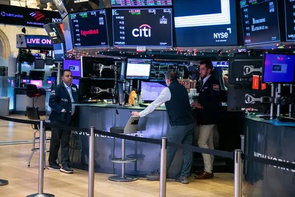 Trading floor da Bolsa de Nova York: novo dia de queda dos principais índices de Nova York (Foto: Michael Nagle)