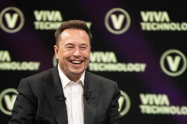 Elon Musk quer avançar em seu Projeto Dojo para dominar a capacidade de inteligência em cima de dados (Foto: Nathan Laine/Bloomberg)