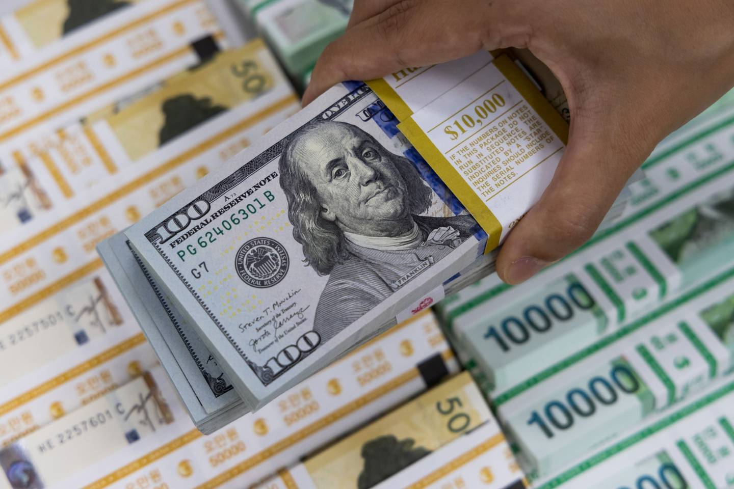 The dollar rally that ate into US companies foreign profits has been fizzling out as currency traders position for the Fed to ease the pace of interest-rate hikes again on Wednesday.