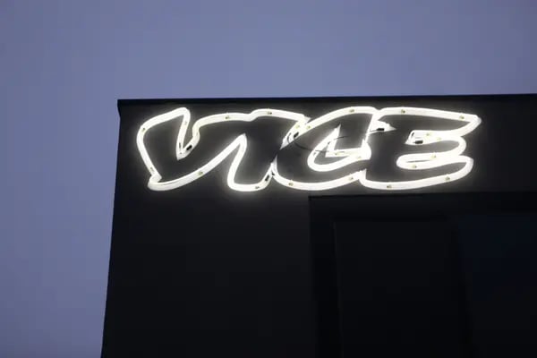 Las oficinas de Vice Media muestran el logotipo de Vice al atardecer el 1 de febrero de 2019 en Venice, California. (Foto de Mario Tama/Getty Images)