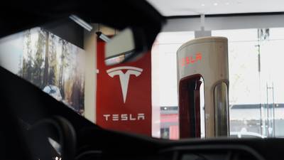 Musk cree que Tesla superará problemas de cadena de suministro este añodfd