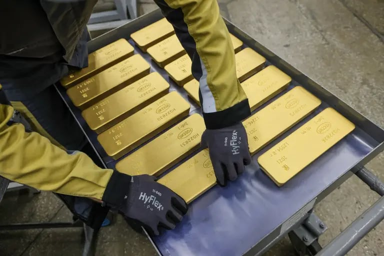 El oro ha cotizado por encima de los US$1.900 la onza, en medio de la guerra en Ucrania, un desempeño similar al que ha tenido la plata.dfd