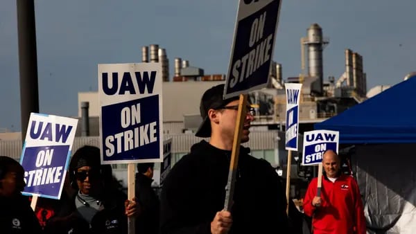 UAW expandirá huelga contra GM y Stellantis; Ford será exceptuadodfd