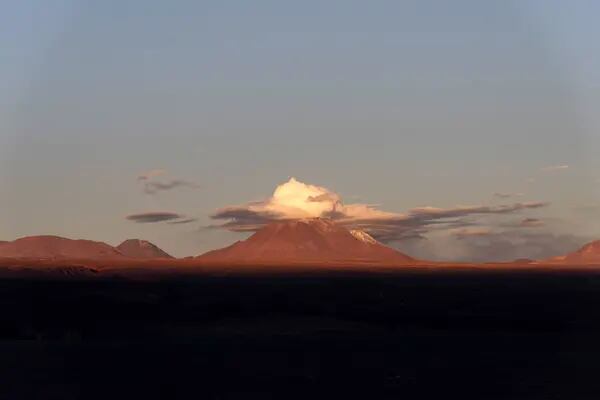 Puesta de Sol en el desierto de Atacama en Chile.