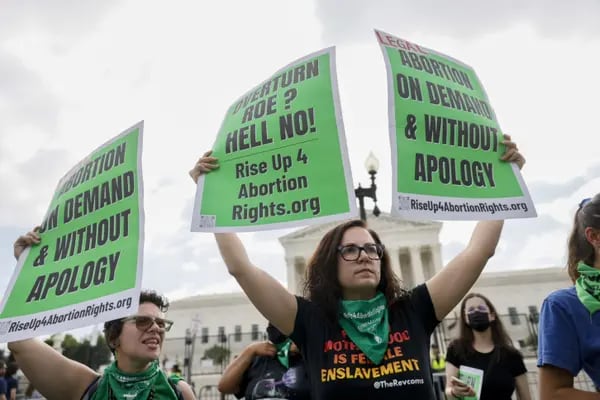 Suprema Corte dos EUA reverte decisão Roe v. Wade que protege direitos ao aborto