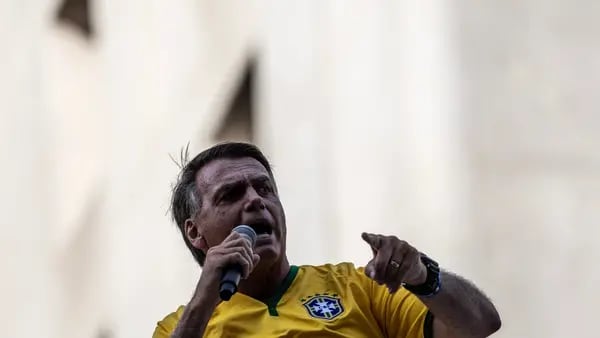 Policía de Brasil investigará la estancia de Bolsonaro en la embajada de Hungríadfd