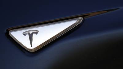 Tesla bate expectativas, mas tem primeira queda no lucro trimestral em um anodfd