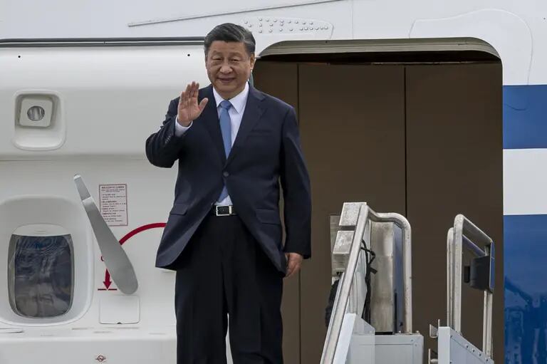 Xi Jinping arrives in San Francisco Tuesday, Nov. 14, 2023.dfd