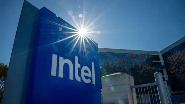 Intel desafia liderança da Nvidia com nova versão de chip acelerador de IAdfd