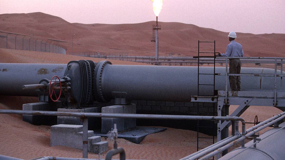 Arábia Saudita registra superávit de US$ 15 bi com aumento da receita do petróleodfd