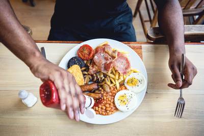 Índice del desayuno alcanza nuevo máximo tras escasez de alimentos en Reino Unidodfd