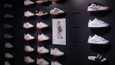 Zapatos Adidas no se están vendiendo y la baja demanda está afectando las gananciasdfd