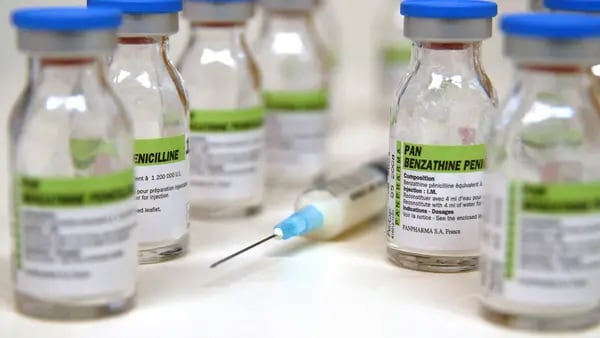Por que a penicilina entrou em falta nos EUA e o impacto em tratamentosdfd