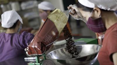 Vietnamese Coffee Reserves Shrink, Brewing Higher Prices for Global Drinkers dfd